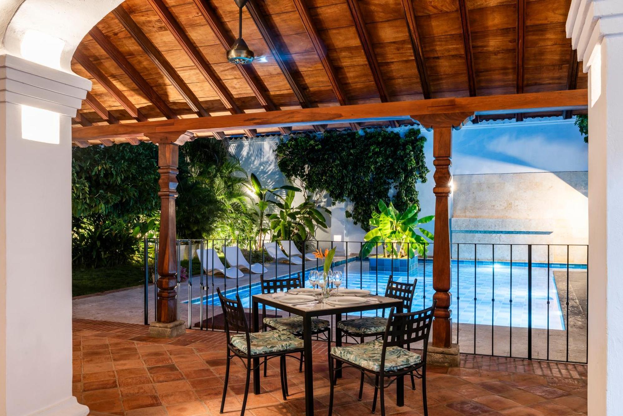 Karakali Boutique Hotel Момпос Екстериор снимка