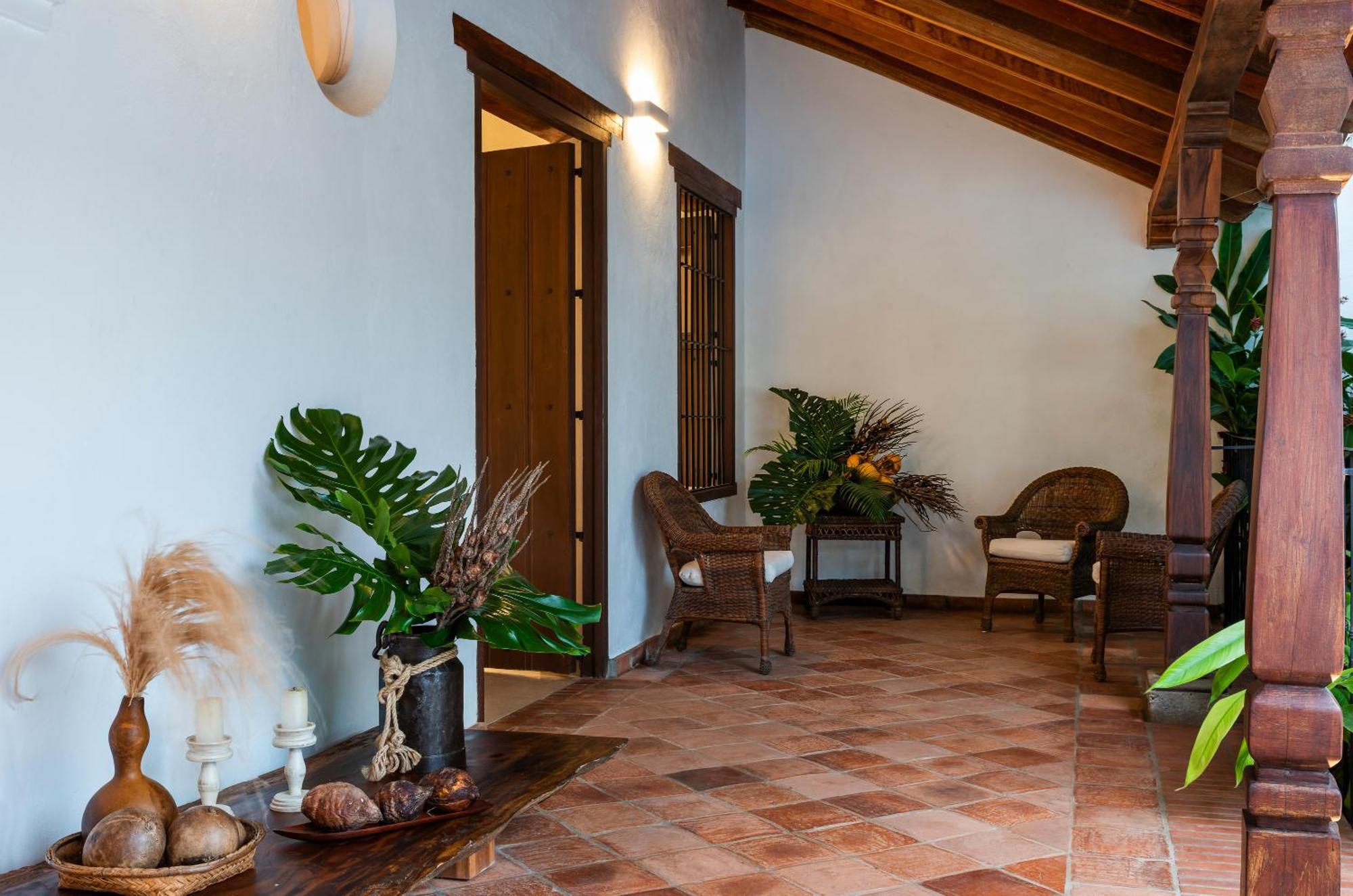 Karakali Boutique Hotel Момпос Екстериор снимка