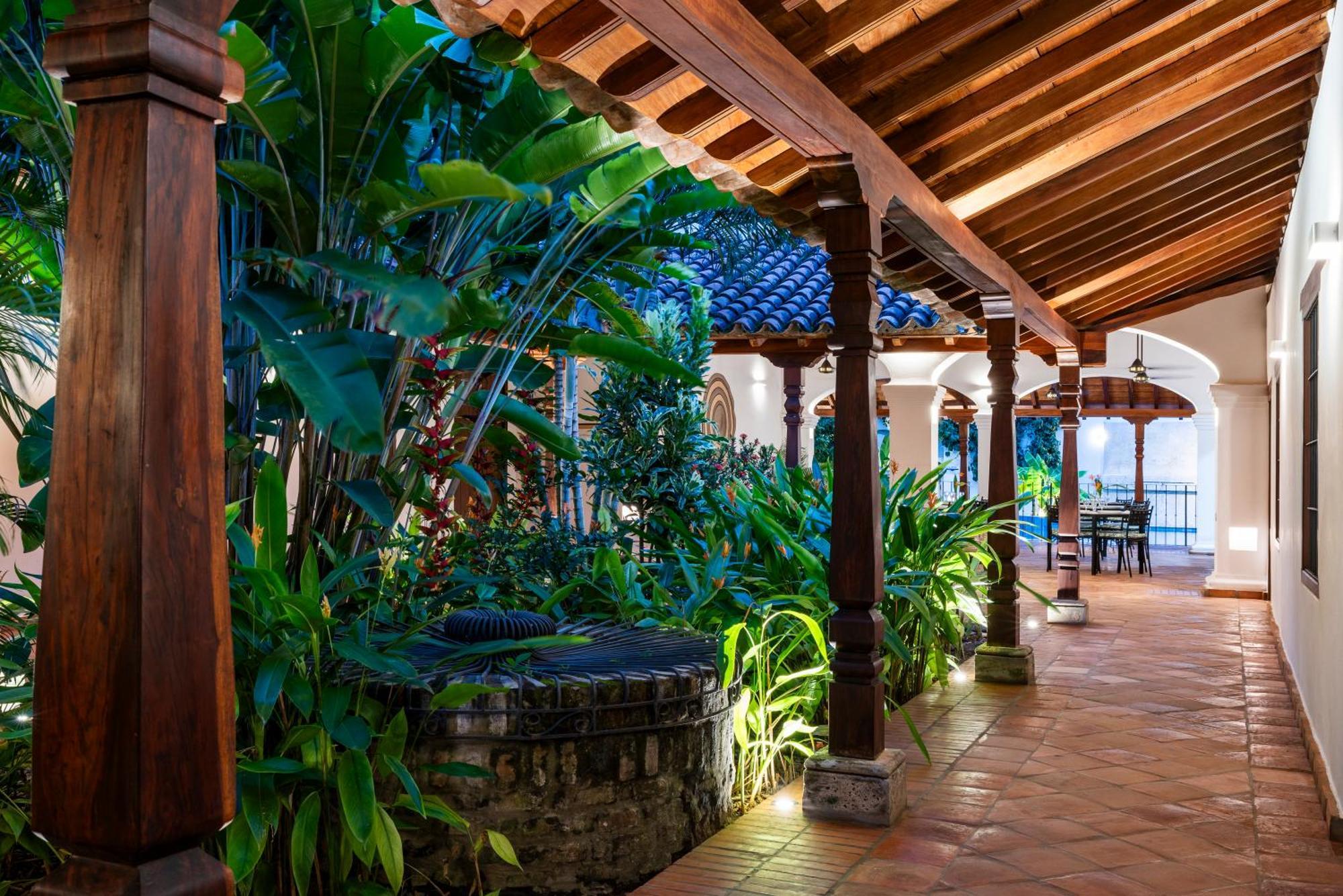 Karakali Boutique Hotel Момпос Екстериор снимка
